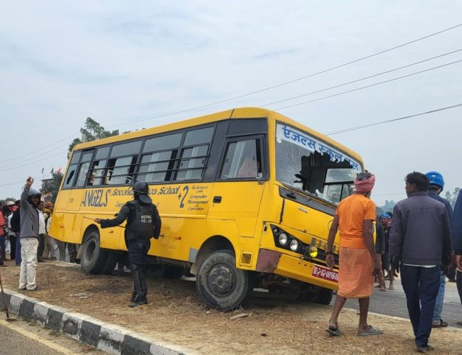 जनकपुरमा स्कुल बसको ठक्करबाट २ जनाको मृत्यु